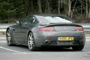 aston-martin-vantage-v12-3.jpg