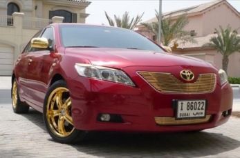 toyota-camry-oro-0.jpg